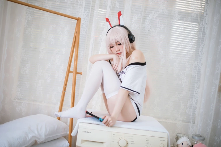 焖焖碳《绫波 宅版本》主题写真：29张全套美图
