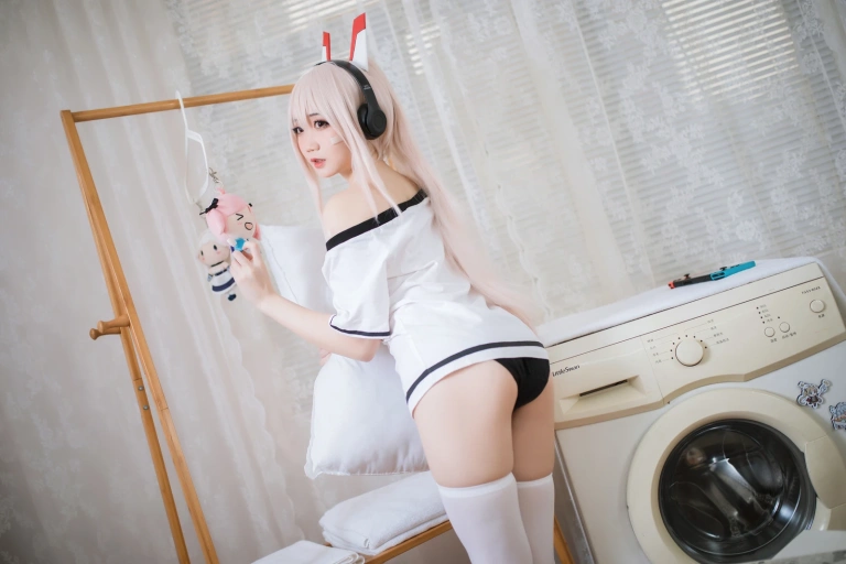 焖焖碳《绫波 宅版本》主题写真：29张全套美图