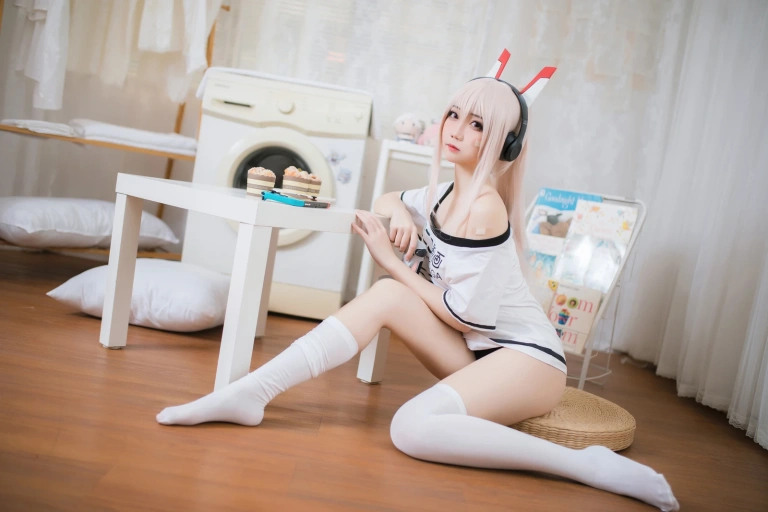 焖焖碳《绫波 宅版本》主题写真：29张全套美图