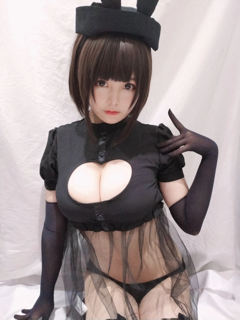 蜜汁猫裘《兔子护士》主题写真：30张全套美图