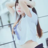 桜桃喵《蓝白水手服》主题写真：39张全套美图