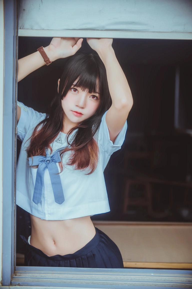 桜桃喵《蓝白水手服》主题写真：39张全套美图