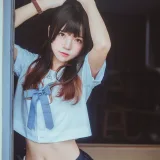 桜桃喵《蓝白水手服》主题写真：39张全套美图