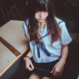 桜桃喵《蓝白水手服》主题写真：39张全套美图