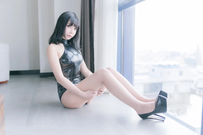 抱走莫子《高跟鞋》主题写真：41张全套美图