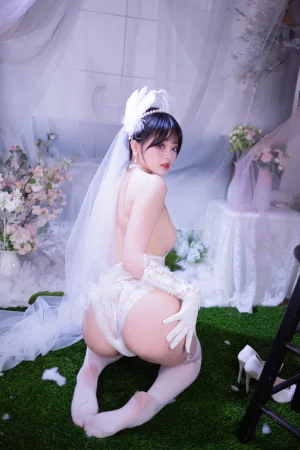 星黛鹿鹿《白丝花嫁》主题写真：50张全套美图