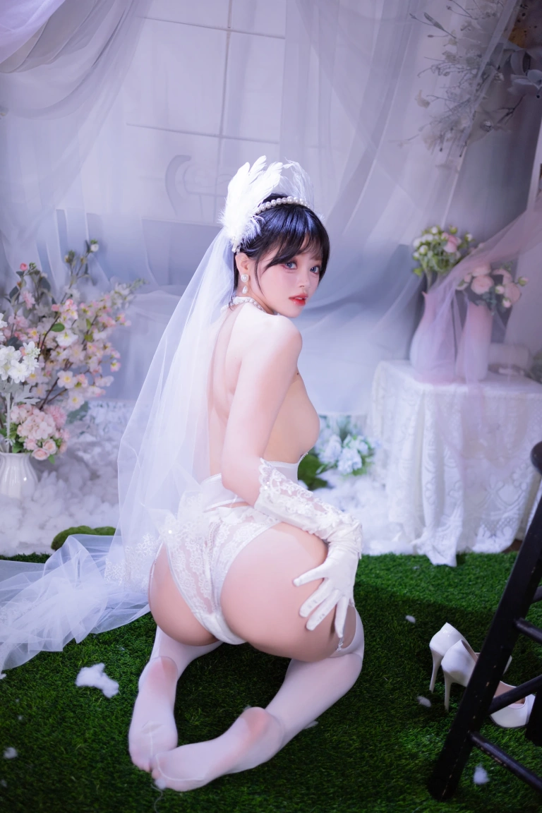 星黛鹿鹿《白丝花嫁》主题写真：50张全套美图