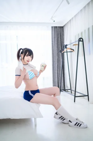 皮皮奶《透视体操服》主题写真：50张全套美图