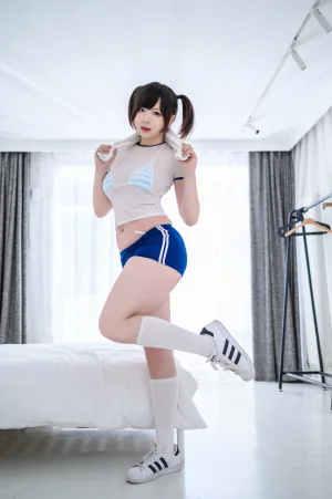 皮皮奶《透视体操服》主题写真：50张全套美图