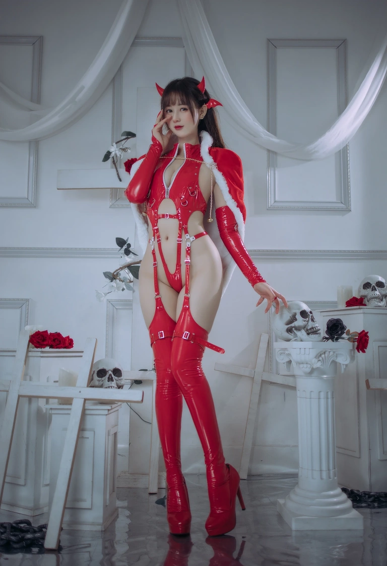 羽生三未《红色胶衣小恶魔》主题写真：65张全套美图，含3个视频