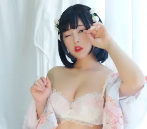 白烨《花与酒与少女》主题写真：81张全套美图，含6个视频