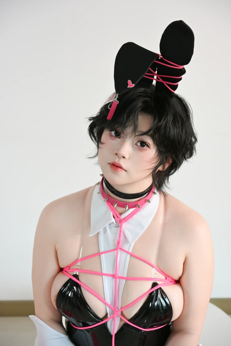 一只毛毛帽《毛毛帽 NO.016 – 粉色兔女郎》主题写真：89张全套美图