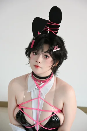 一只毛毛帽《毛毛帽 NO.016 – 粉色兔女郎》主题写真：89张全套美图