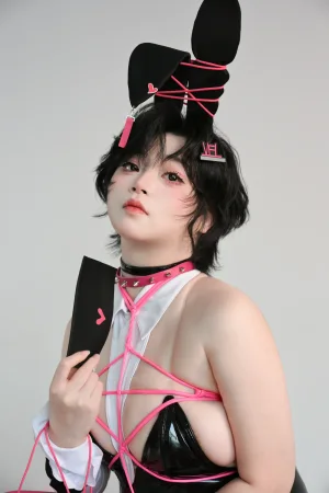 一只毛毛帽《毛毛帽 NO.016 – 粉色兔女郎》主题写真：89张全套美图