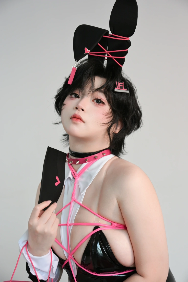 一只毛毛帽《毛毛帽 NO.016 – 粉色兔女郎》主题写真：89张全套美图