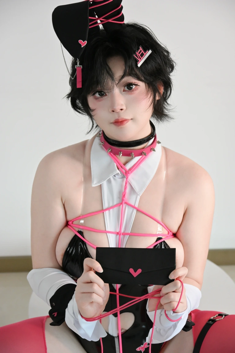 一只毛毛帽《毛毛帽 NO.016 – 粉色兔女郎》主题写真：89张全套美图