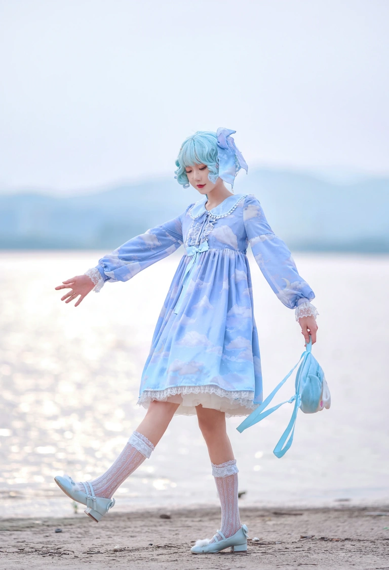 阿包也是兔娘《Lolita蓝裙》主题写真：9张全套美图