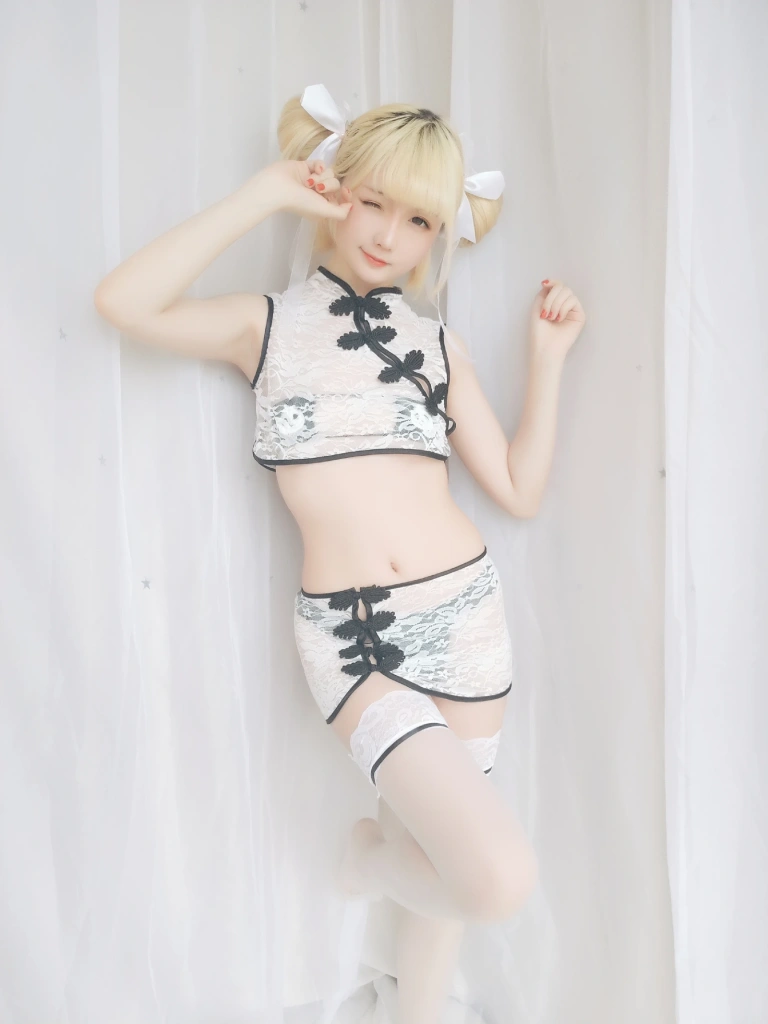 星之迟迟《VOL.16 熊猫旗袍》主题写真：61张全套美图