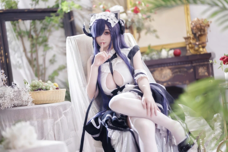 叉子宝宝《碧蓝航线 奥古斯特 女仆》主题写真：14张全套美图