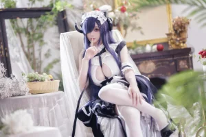 叉子宝宝《碧蓝航线 奥古斯特 女仆》主题写真：14张全套美图