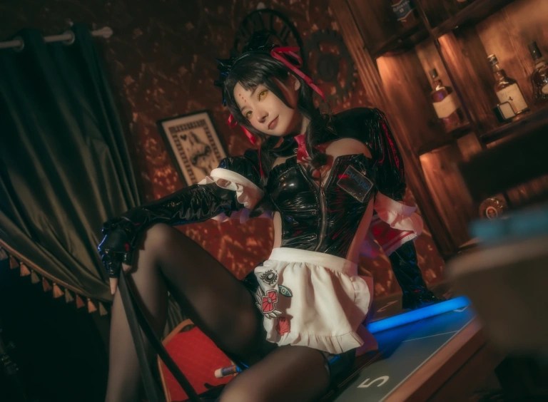 是三不是世《杀生院女仆》主题写真：18张全套美图