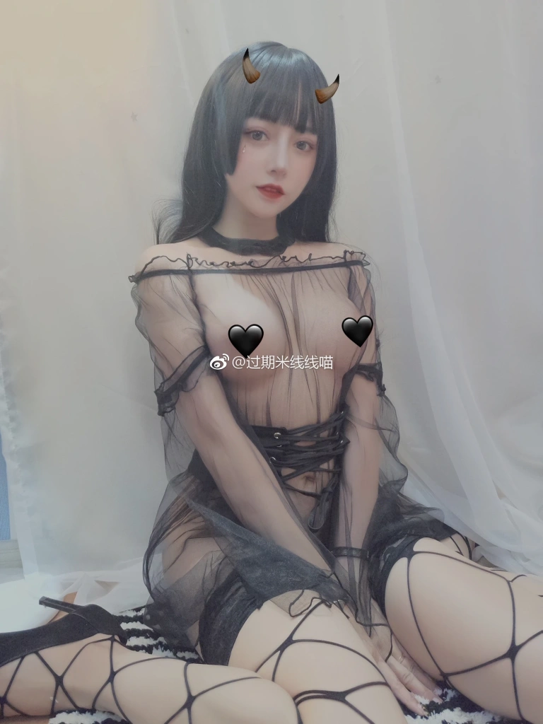 过期米线线喵《黑纱》主题写真：36张全套美图