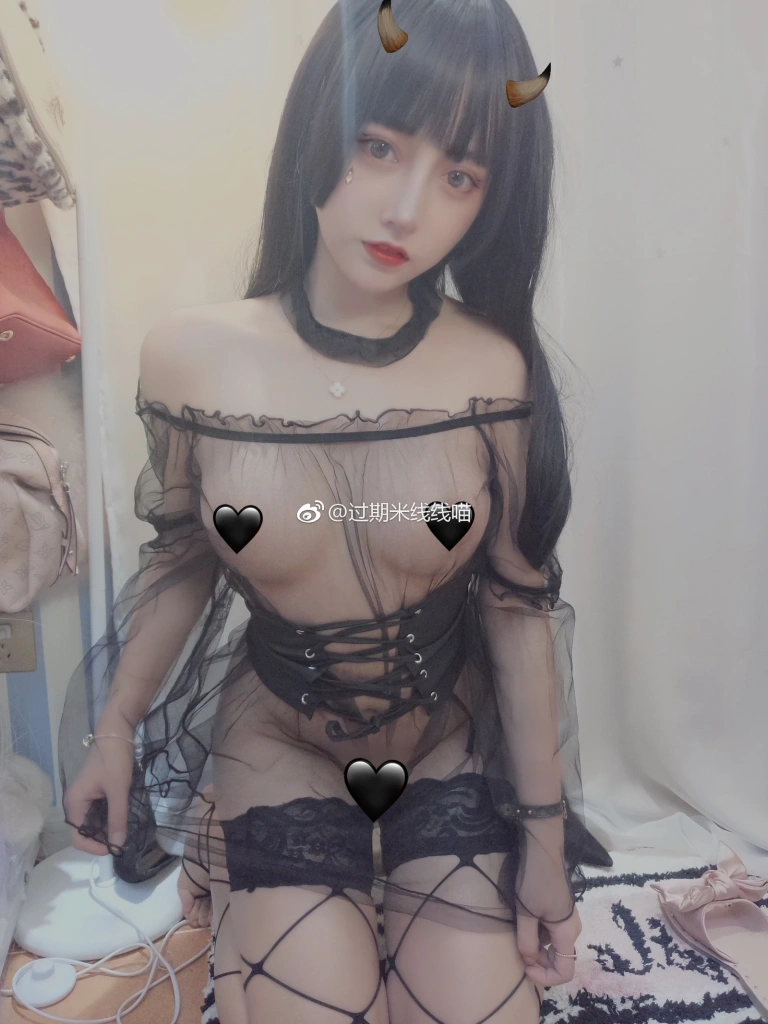 过期米线线喵《黑纱》主题写真：36张全套美图