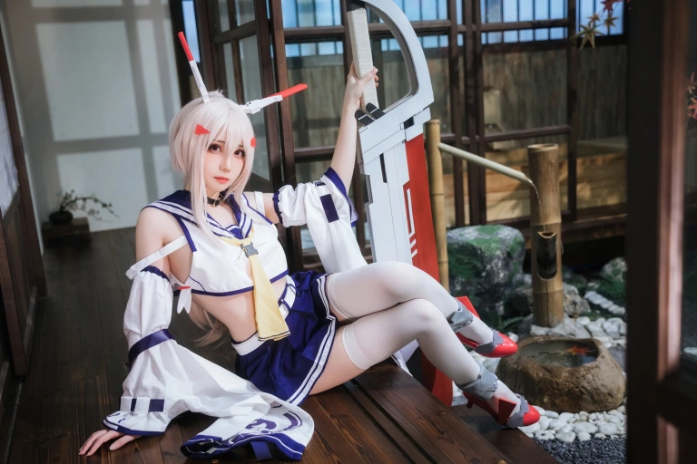 焖焖碳《绫波改》主题写真：25张全套美图