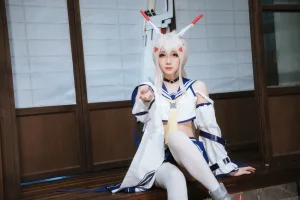 焖焖碳《绫波改》主题写真：25张全套美图