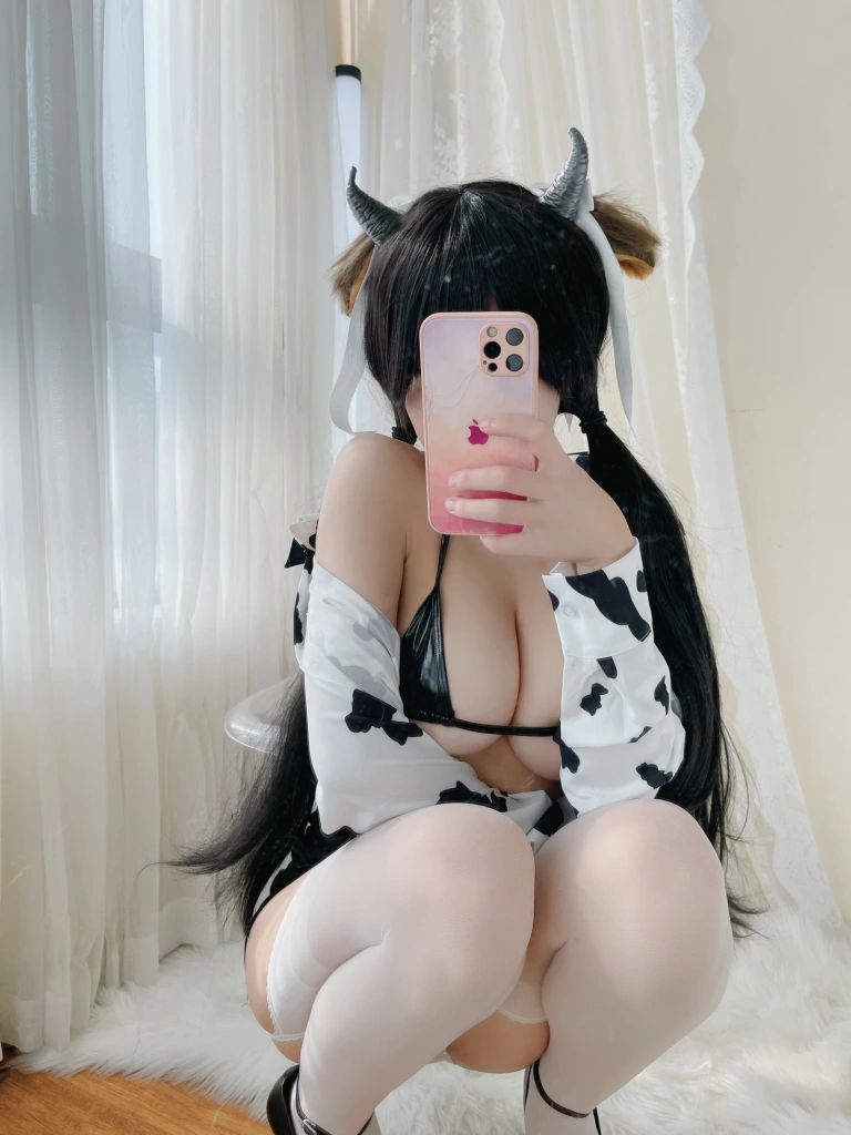 小仓千代《奶牛衬衣》主题写真：30张全套美图