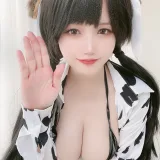 小仓千代《奶牛衬衣》主题写真：30张全套美图