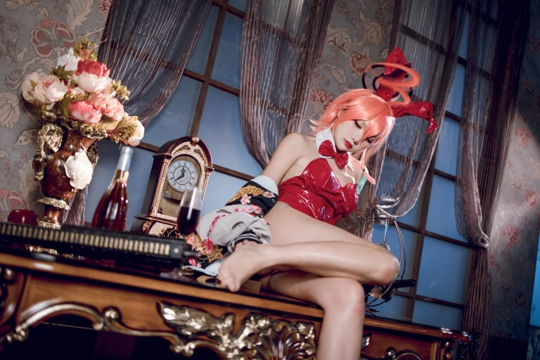 是一只熊仔《碧蓝档案 美甘宁瑠》主题写真：35张全套美图