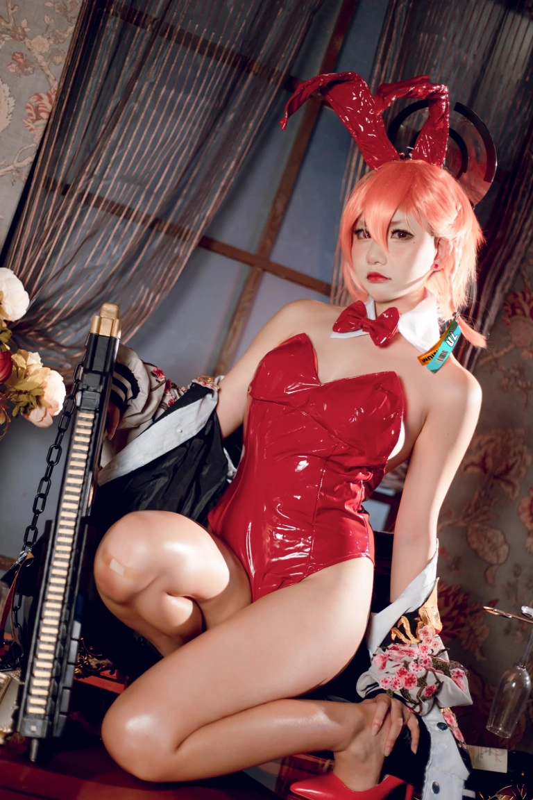 是一只熊仔《碧蓝档案 美甘宁瑠》主题写真：35张全套美图