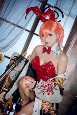 是一只熊仔《碧蓝档案 美甘宁瑠》主题写真：35张全套美图