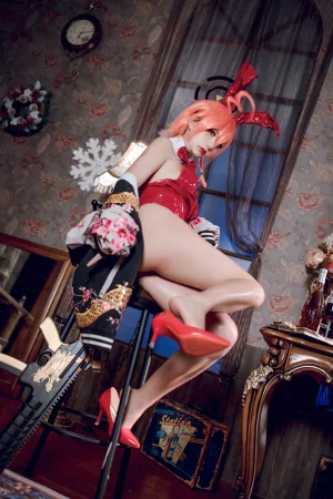是一只熊仔《碧蓝档案 美甘宁瑠》主题写真：35张全套美图