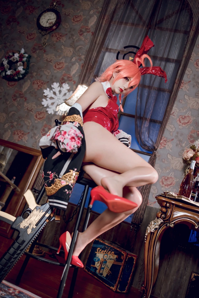是一只熊仔《碧蓝档案 美甘宁瑠》主题写真：35张全套美图