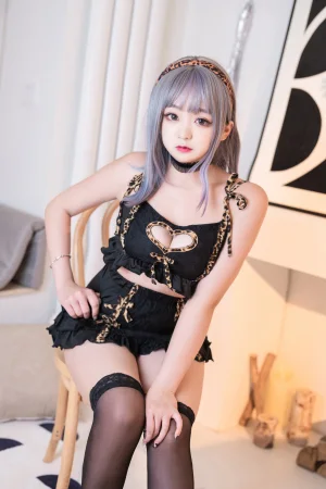 恩田直幸《连体小豹纹》主题写真：40张全套美图