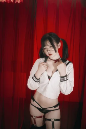 阿半今天很开心《小恶魔》主题写真：43张全套美图