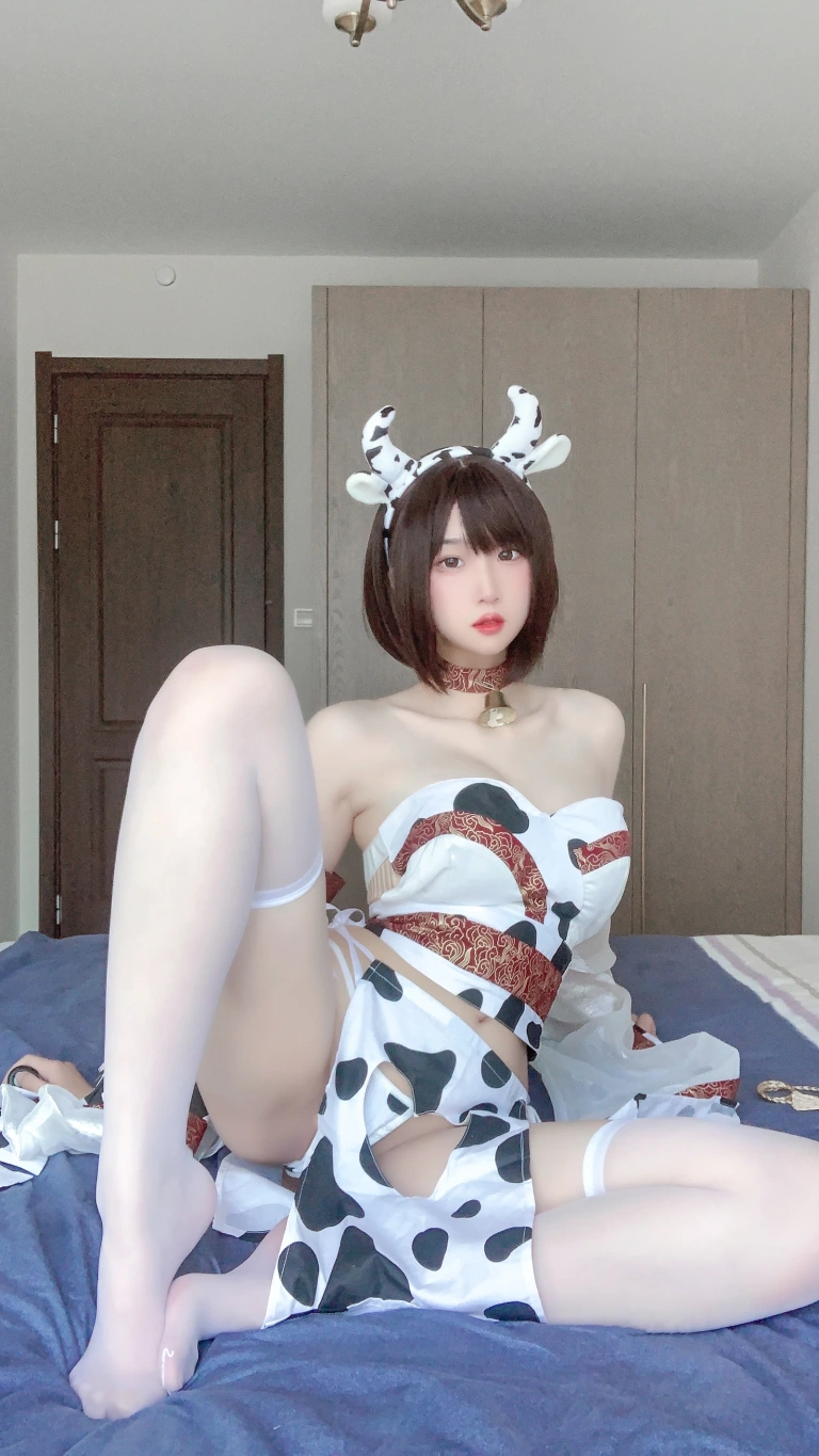 瓦斯塔亚小龙虾《牛牛自拍包》主题写真：49张全套美图，含3个视频