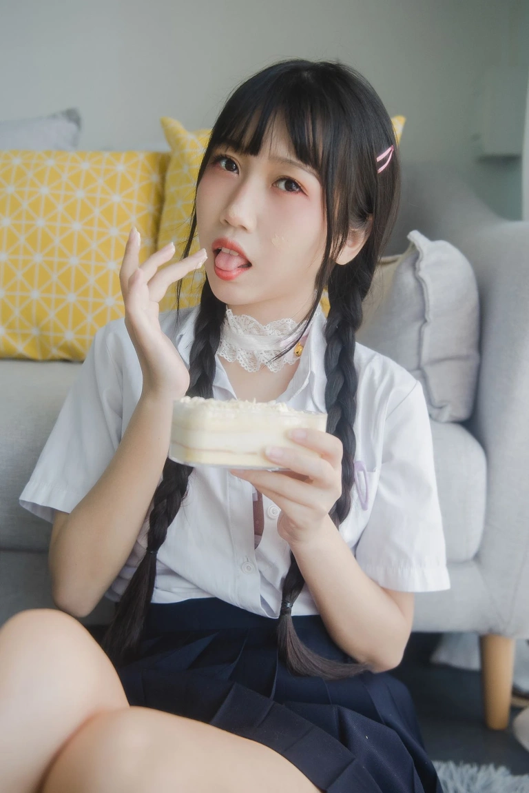 不呆猫《奶油少女》主题写真：80张全套美图，含4个视频
