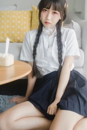 不呆猫《奶油少女》主题写真：80张全套美图，含4个视频