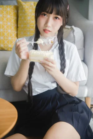 不呆猫《奶油少女》主题写真：80张全套美图，含4个视频