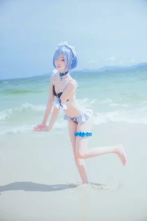 桜桃喵《蕾姆COS》主题写真：48张全套美图