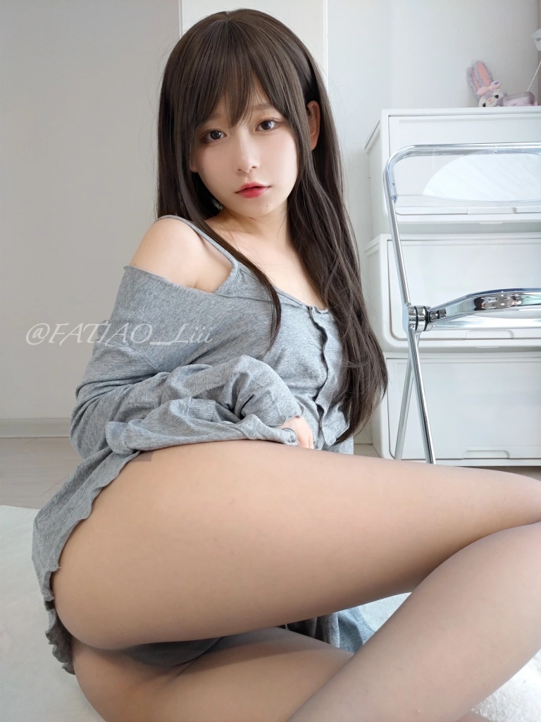 迷之呆梨《Fantia 2022年05月会员合集（8期）》主题写真：129张全套美图，含1个视频