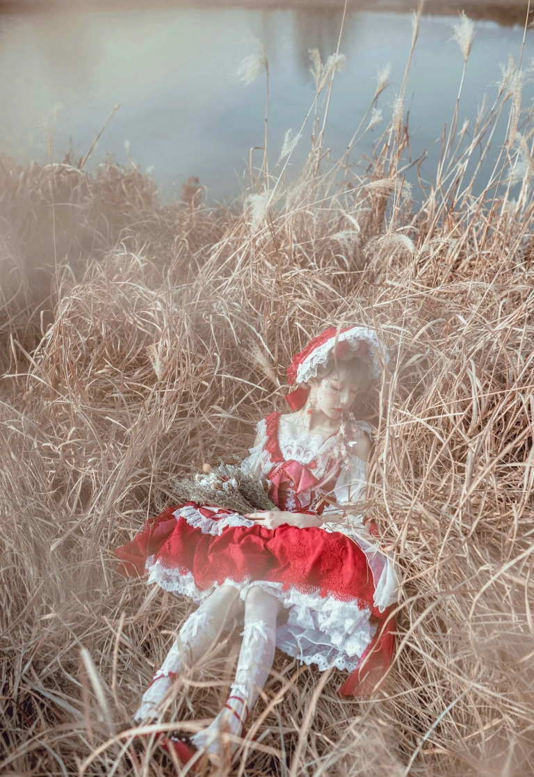 阿包也是兔娘《Lolita红裙》主题写真：12张全套美图