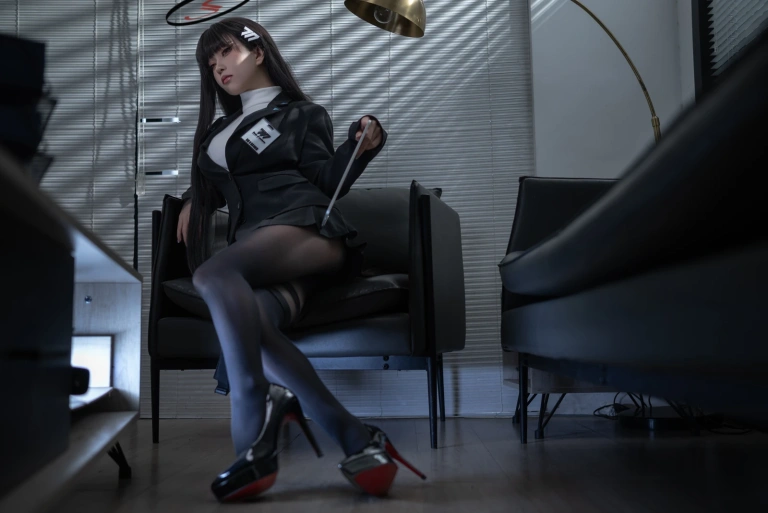 矢量鱼《蔚蓝档案 调月莉音OL》主题写真：36张全套美图
