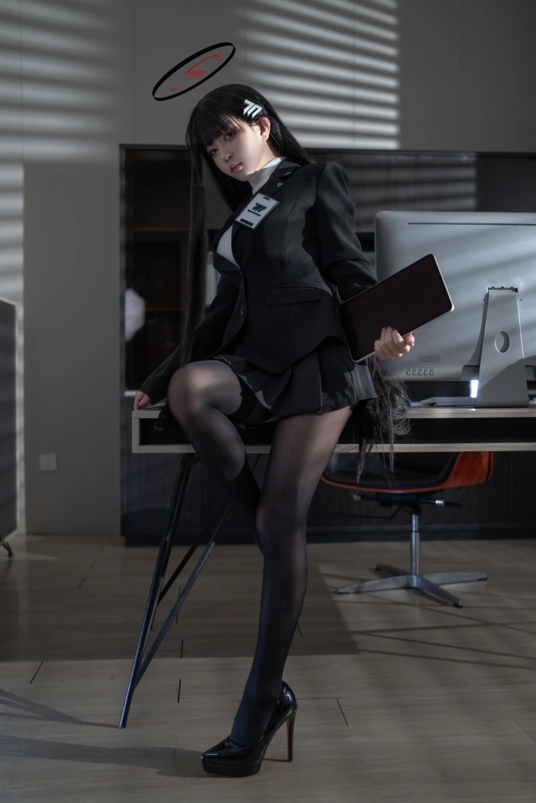 矢量鱼《蔚蓝档案 调月莉音OL》主题写真：36张全套美图