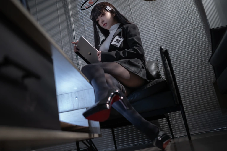 矢量鱼《蔚蓝档案 调月莉音OL》主题写真：36张全套美图