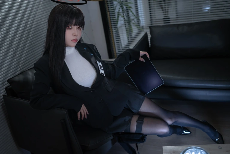 矢量鱼《蔚蓝档案 调月莉音OL》主题写真：36张全套美图