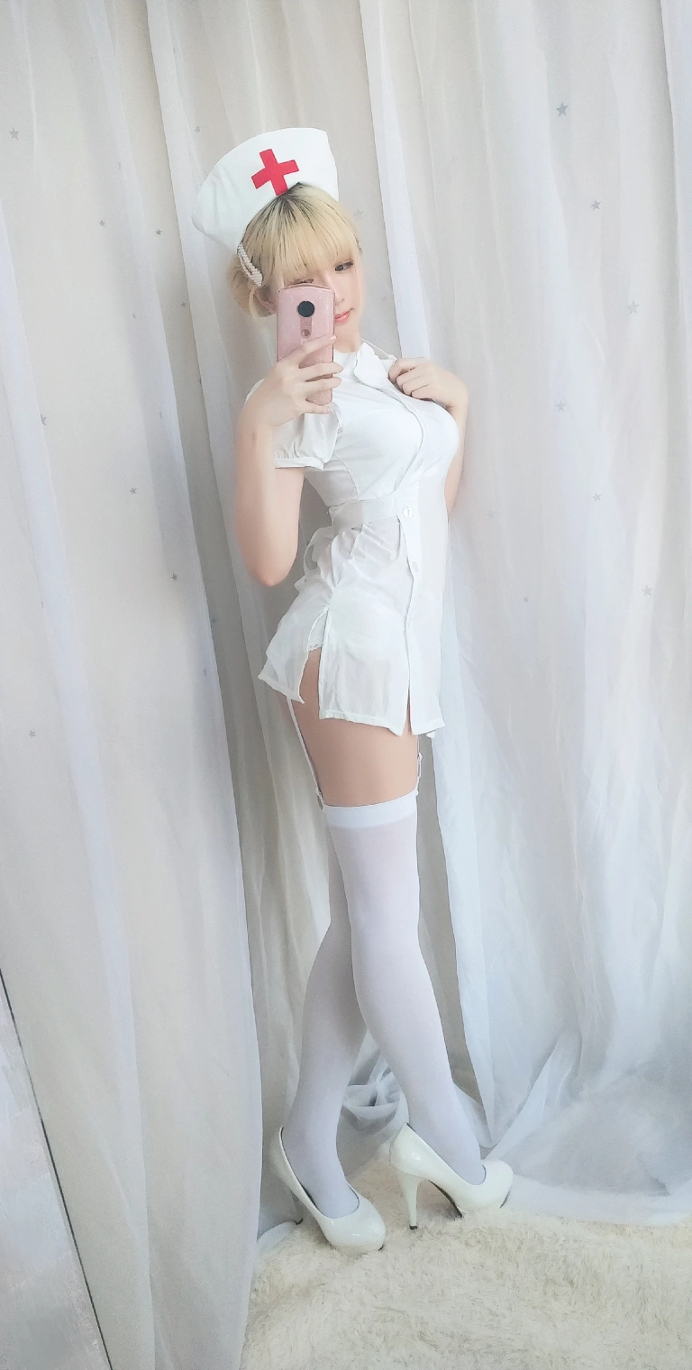 星之迟迟《VOL.17 夜勤病栋》主题写真：61张全套美图